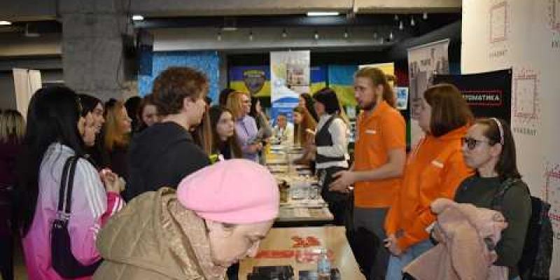 Вбудована мініатюра для Весняний ярмарок вакансій